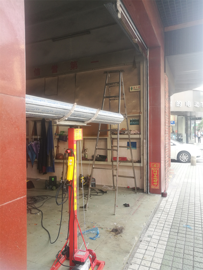 不鏽鋼卷閘門現場安裝圖片